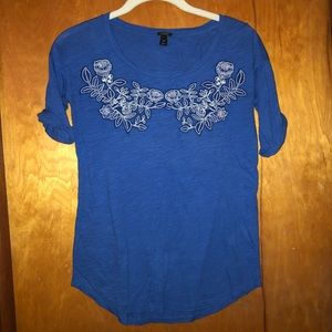 EUC J.Crew Floral Appliqué Tee in Royal Blue